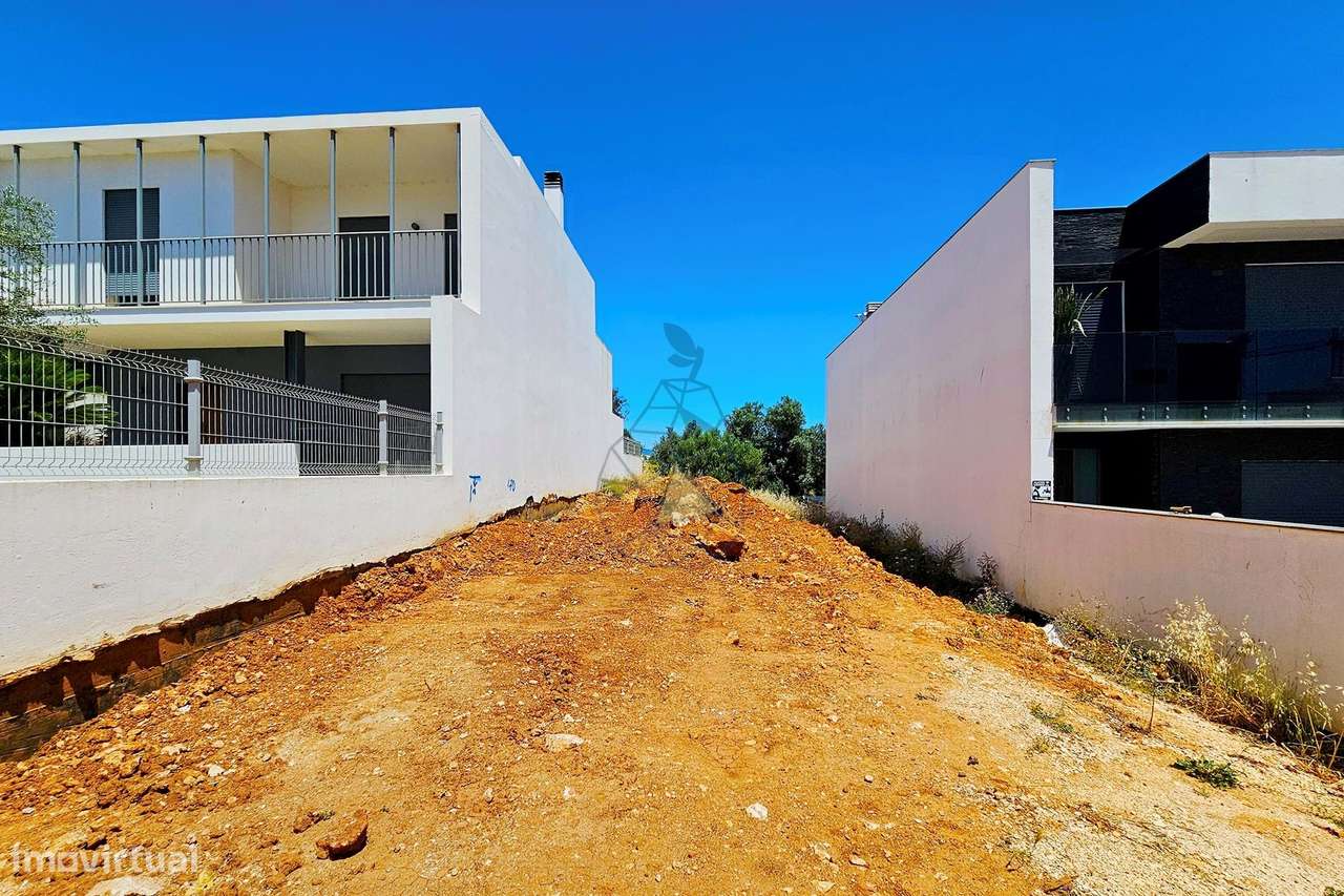 Linda moradia em banda em construção para venda na área de Sesmarias,-16