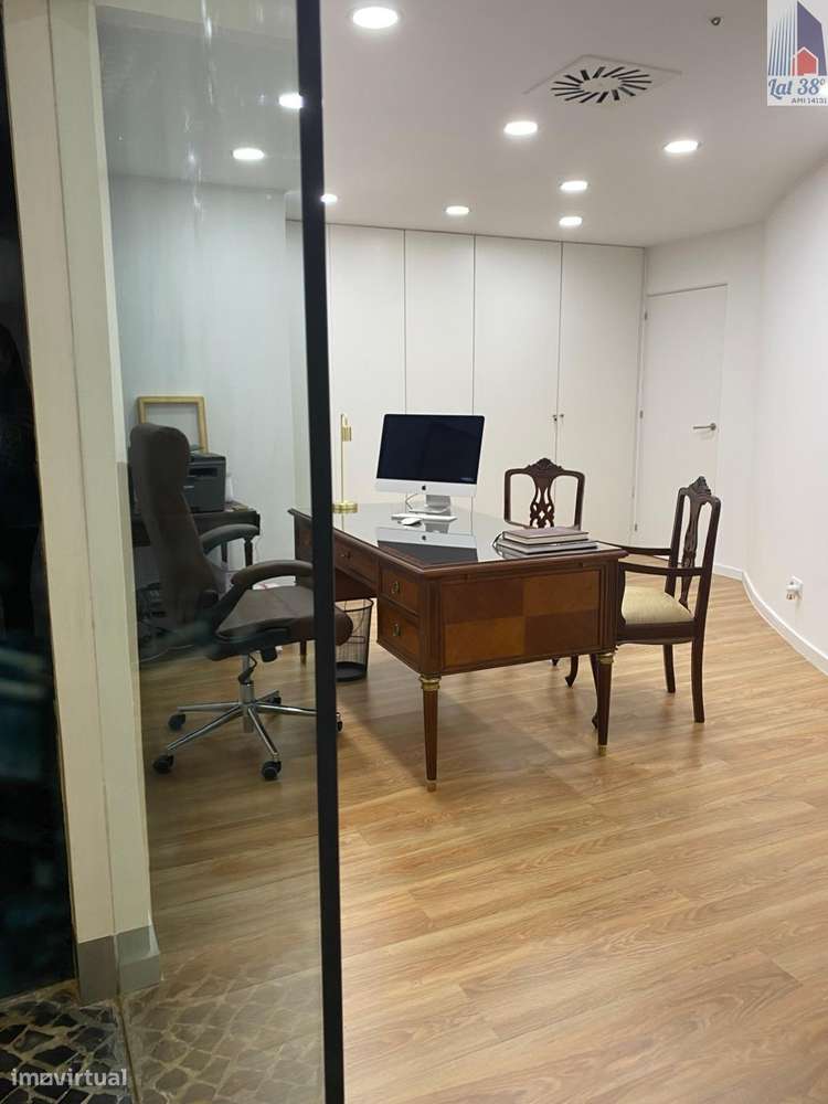 ESPAÇO COMERCIAL / ESCRITÓRIO À VENDA – RUA CASTILHO, LISBOA - Grande imagem: 3/8