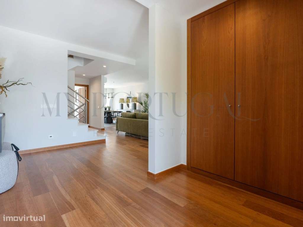 Elegância e Modernidade: Moradia T4 de Luxo com Rooftop em Alcochete-34