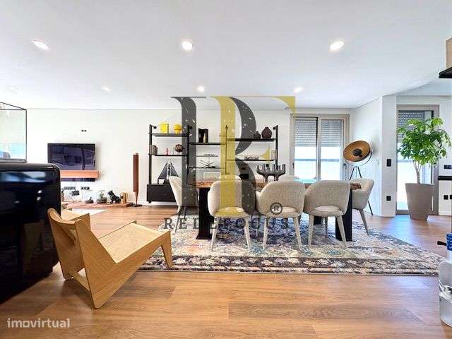 Moradia T4 de Luxo com Piscina e Jardim em Esmoriz-11