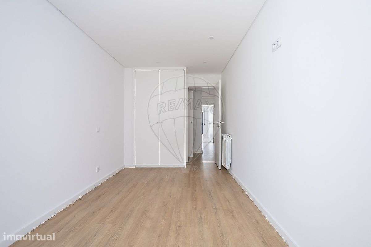 Apartamento T3 à venda em Camarate-17