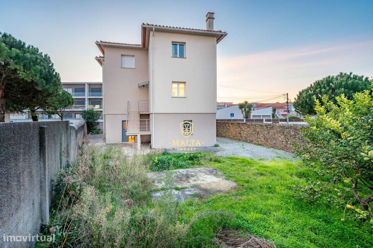 Moradia Bifamiliar com 3 Pisos no Centro de Fão – Esposende-30