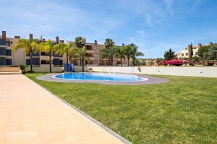 Apartamento T2 inserido em condomínio privado com piscina, em Vilamour