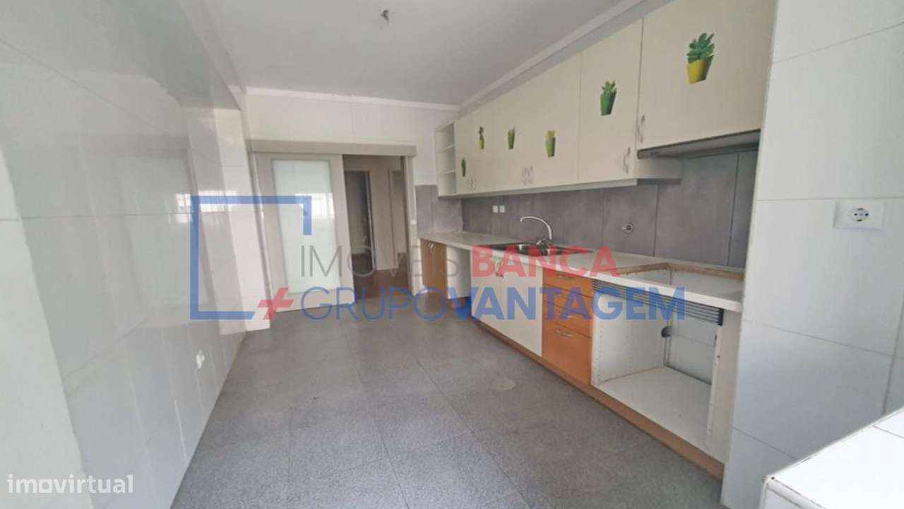 APARTAMENTO T3 - ÁGUAS SANTAS (MOSTEIRO) - Grande imagem: 4/8