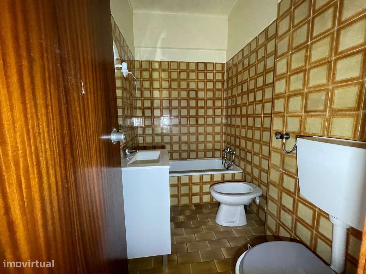 Apartamento T3, com Varanda, no Centro do Pinhal Novo-18