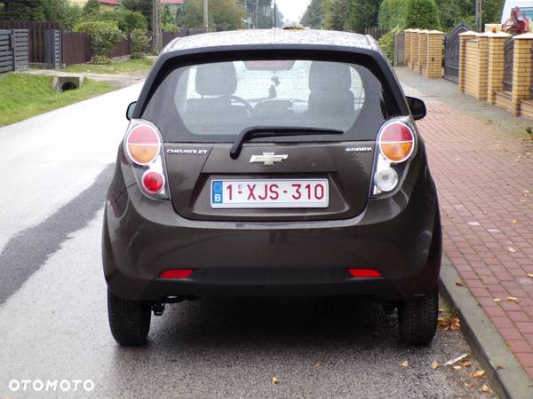 Chevrolet Spark 1.0 + - 9