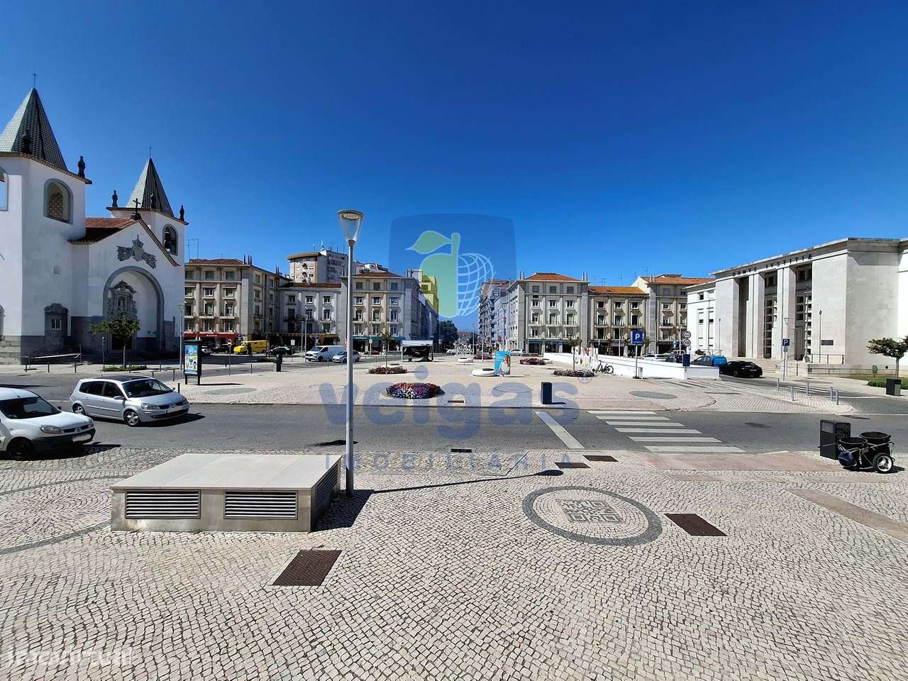 Apartamento T3 remodelado com terraço panorâmico, garagem e elevador,-35