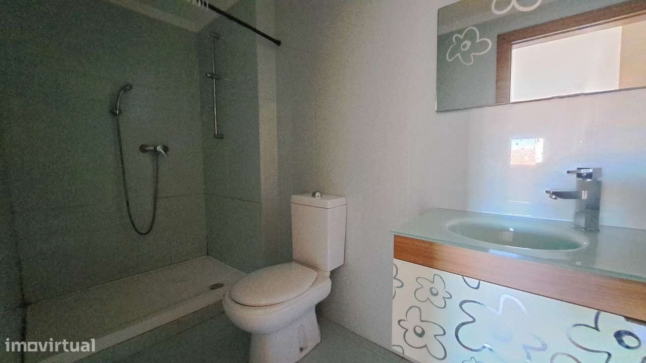 Apartamento T3  área total 145m2, 2 lugares estacionamento  Brandoa-9