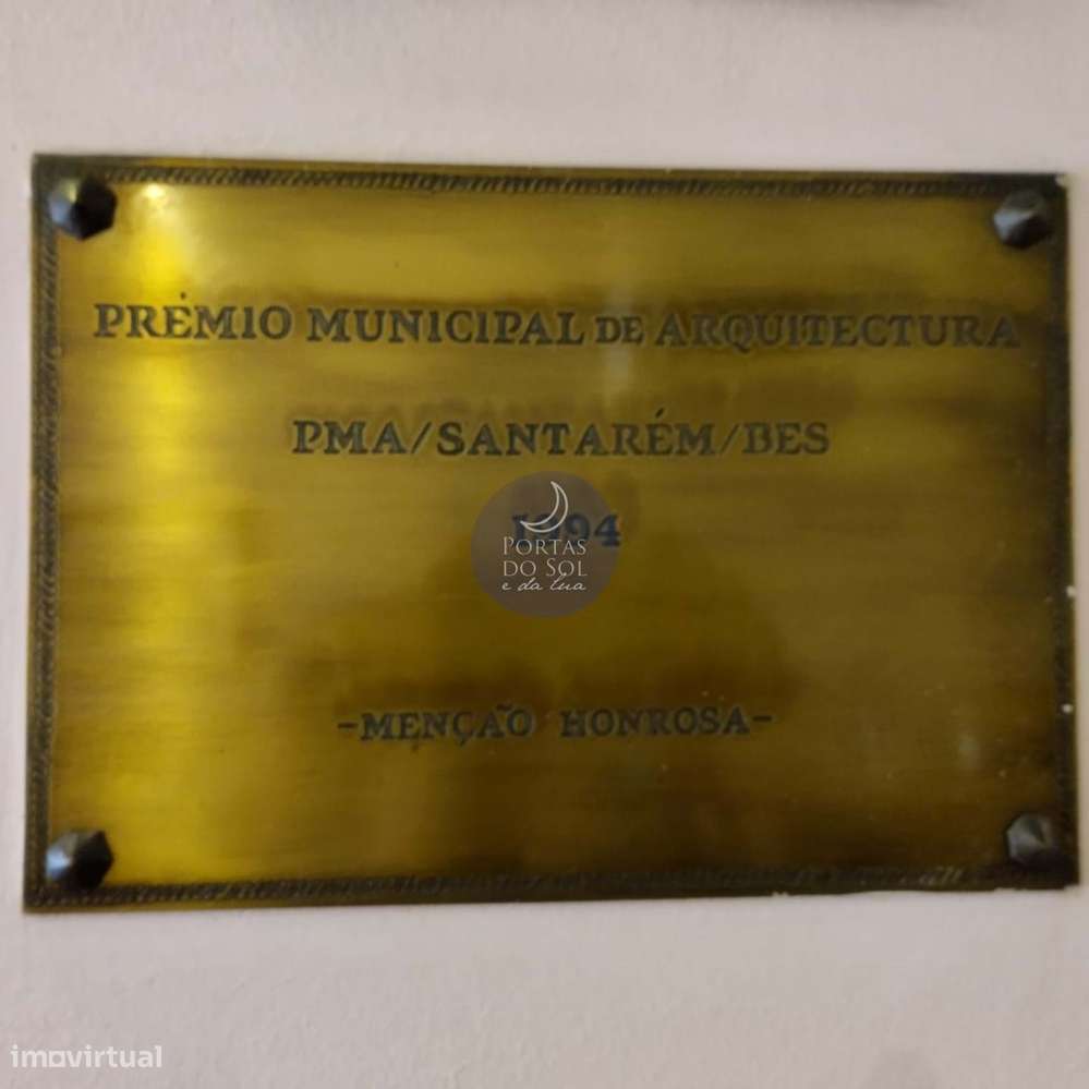 Prédio de 3 Pisos c/ Sótão e Terraço de Topo.-21