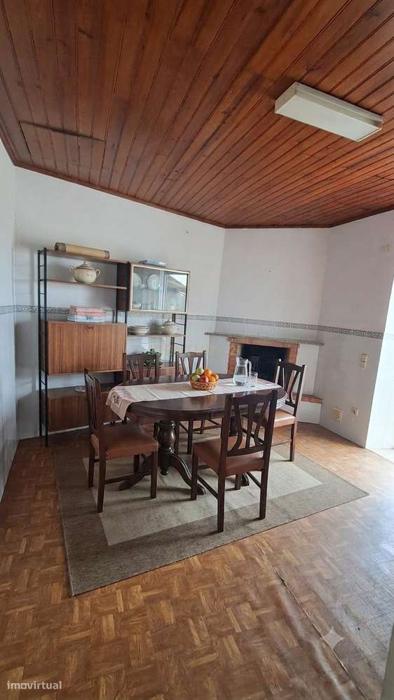 Moradia T2 com 1.950 m² de Terreno | Para Remodelar | Castanheira - Al-6