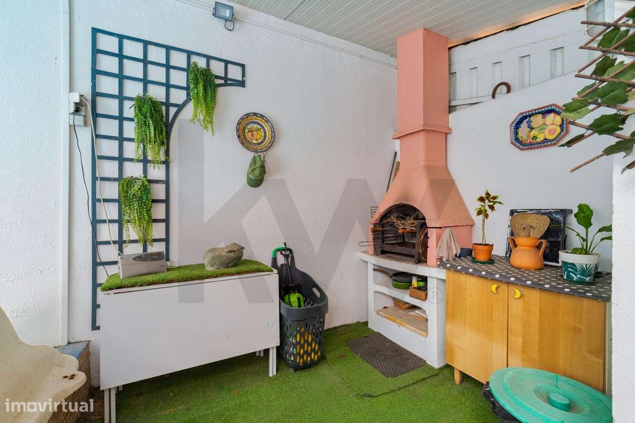 Moradia T3+2 com Piscina e Cave Independente — Quinta do Conde-5