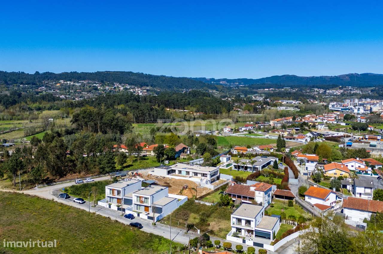 Moradia T3 em estrutura, Vila Verde - Grande imagem: 3/18