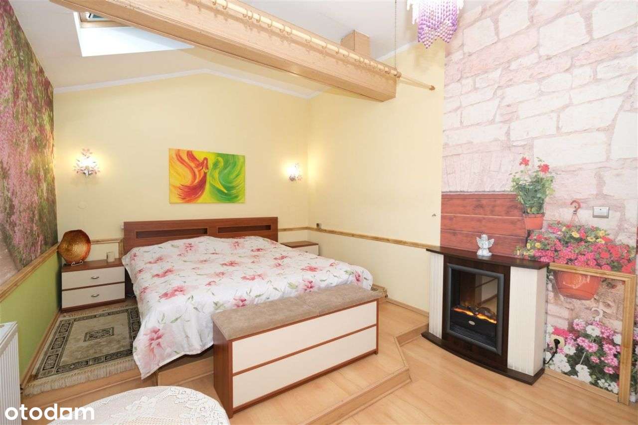 Komfortowy dom z przestrzenią do pracy i życia!-4