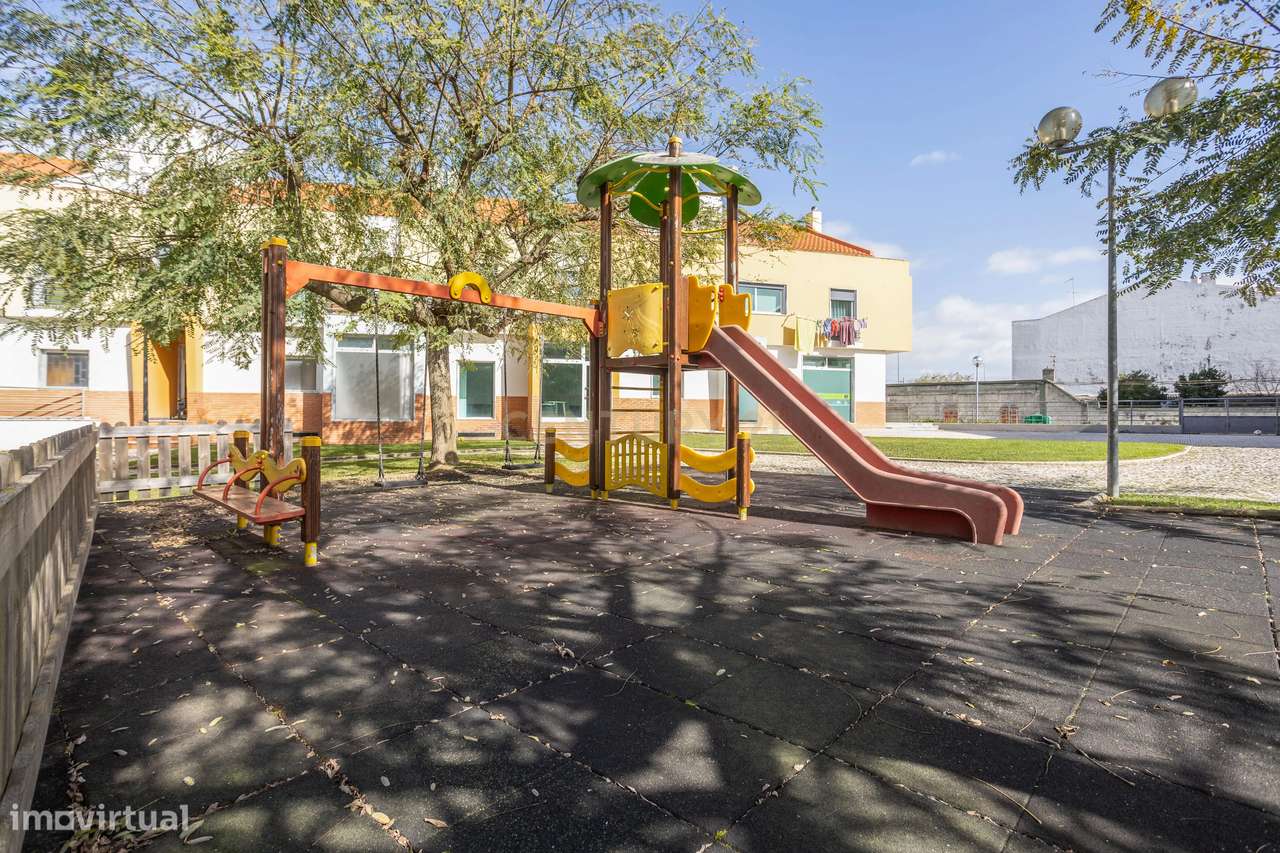 T2 c/parqueamento e arrecadação em Condomínio Privado - Alhos Vedros-35