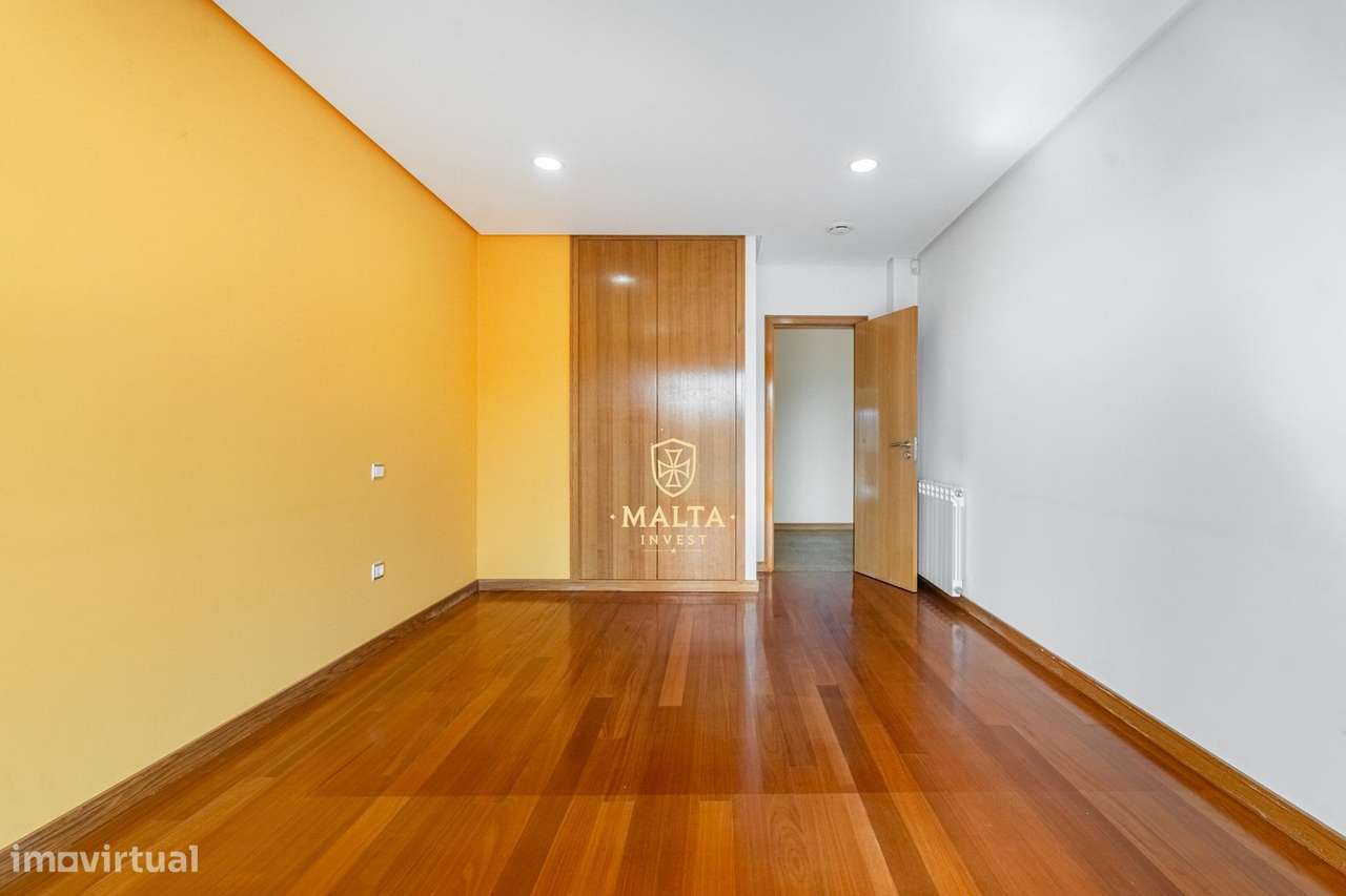 Moradia de Sonho na zona da Falperra!-31