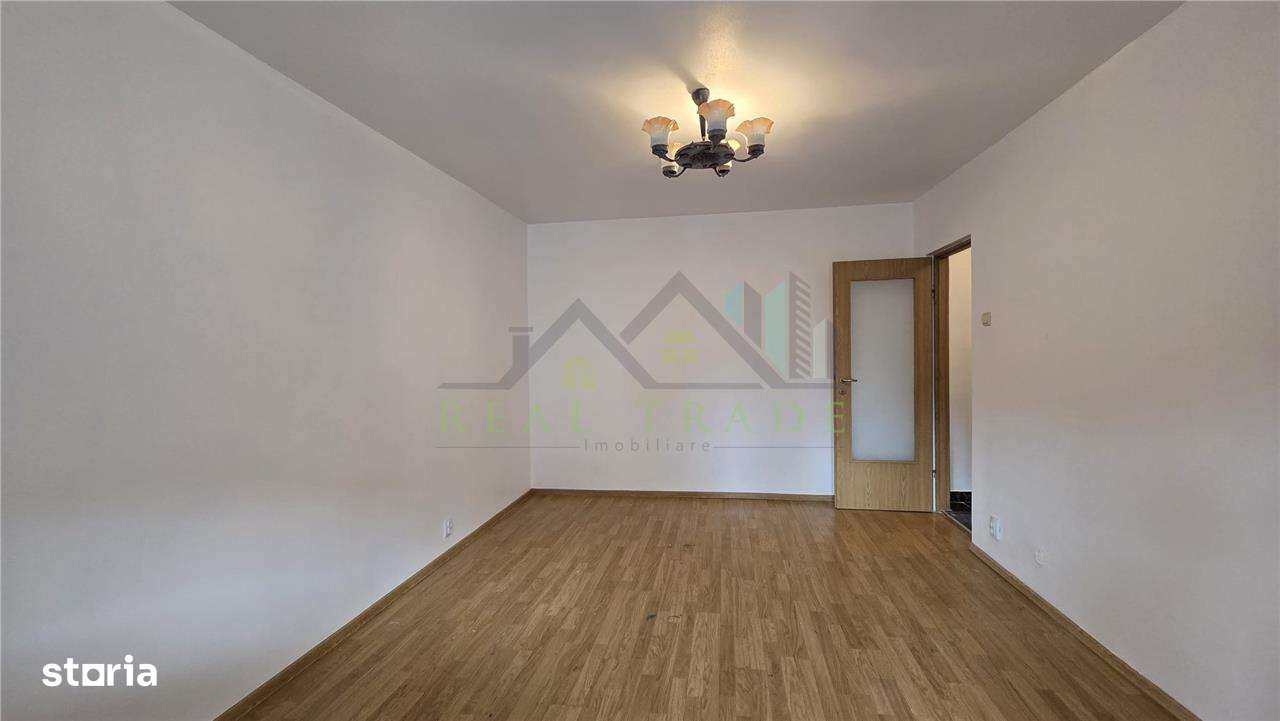 Apartament 2 camere decomandat etaj intermediar Racadau-4