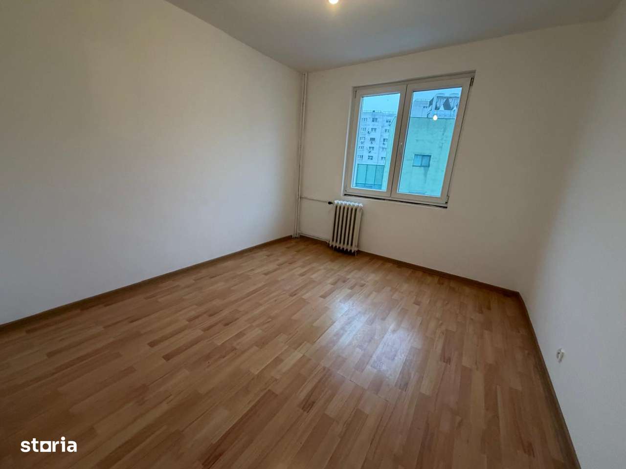 Apartament de 3 camere decomandat Bloc din 1984
