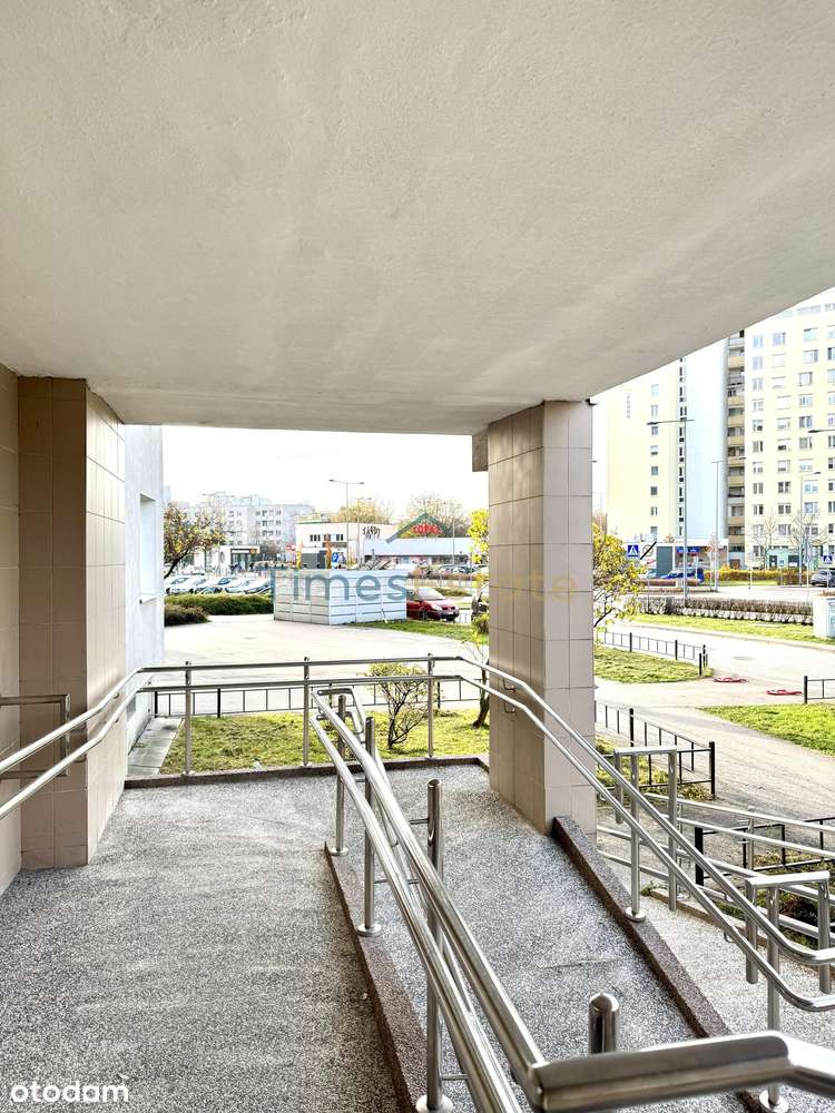 2 pokoje, przy wejściu do Metra TROCKA-15