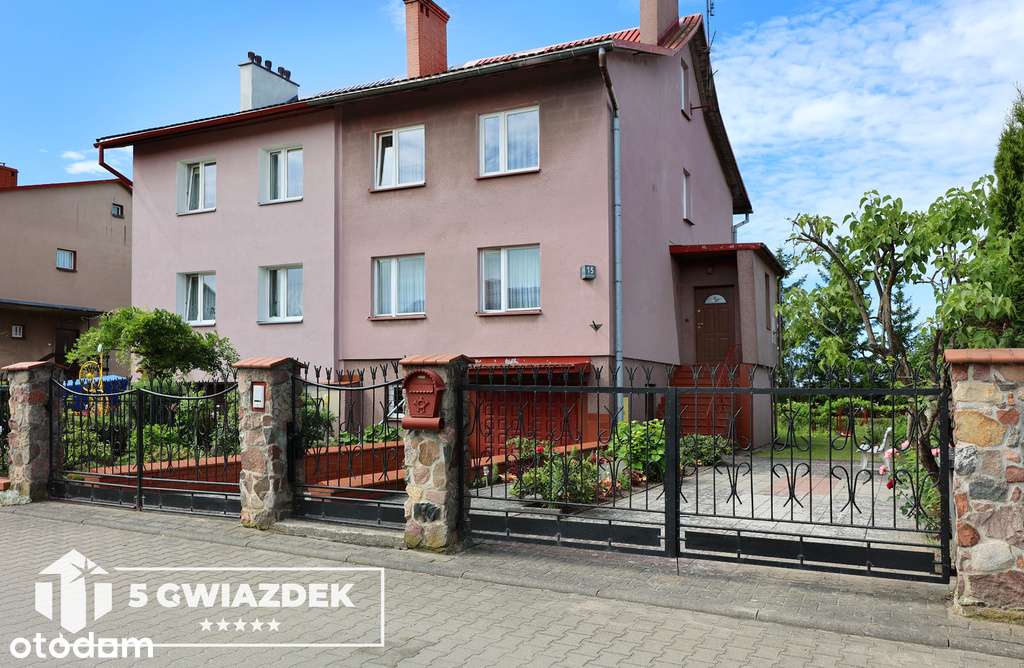 Dom w zabudowie bliźniaczej z zadbaną działką.
