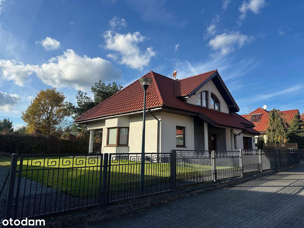 Dom jednorodzinny  Lisiniec zamknięte osiedle gotowy do zamieszkania-0