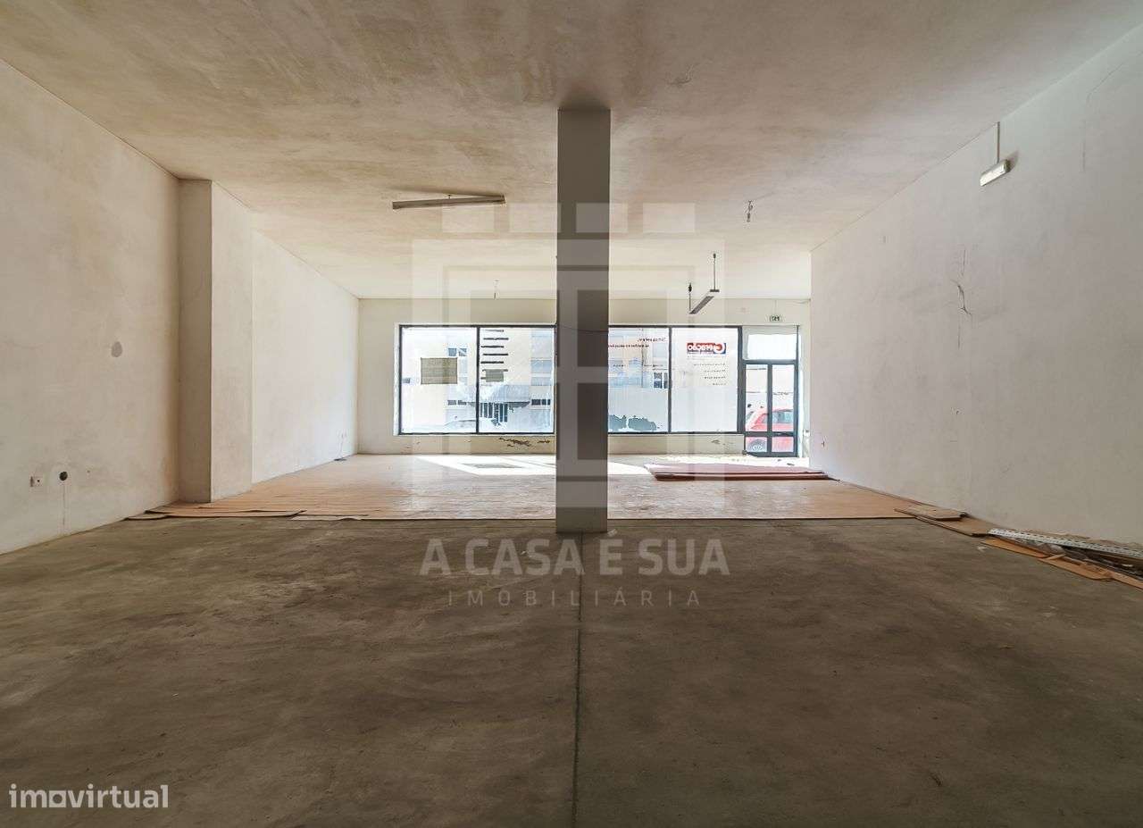 Loja comercial com 689 m2 em São João da Madeira - Grande imagem: 2/13