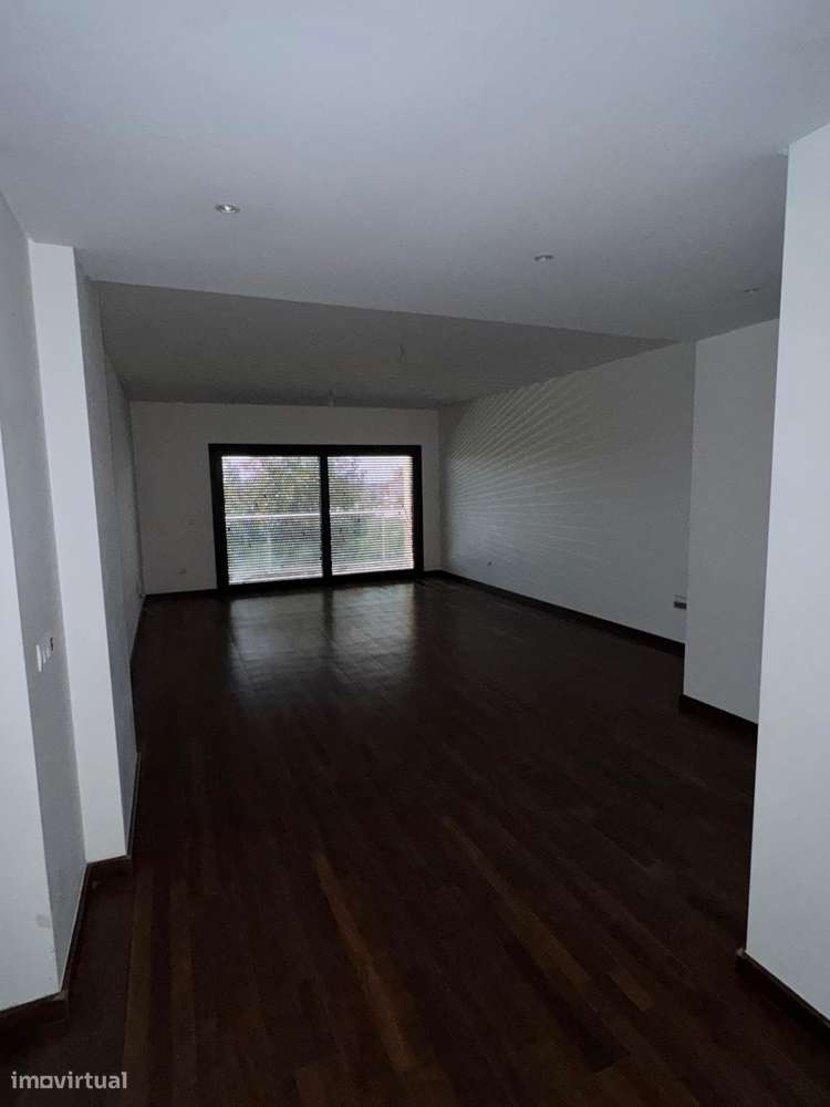 Imóvel de banco :T4 com varanda, garagem em Torres Vedras-34