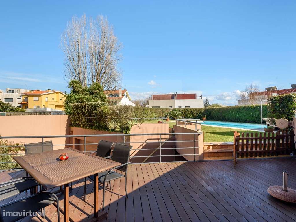 Moradia com jardim e piscina na zona da Vilarinha, Aldoar - Porto - Grande imagem: 3/38