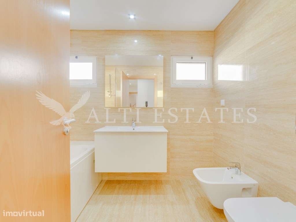 Apartamento Duplex T3 Virado a Sul com Vista Mar, Pronto a Estrear-20