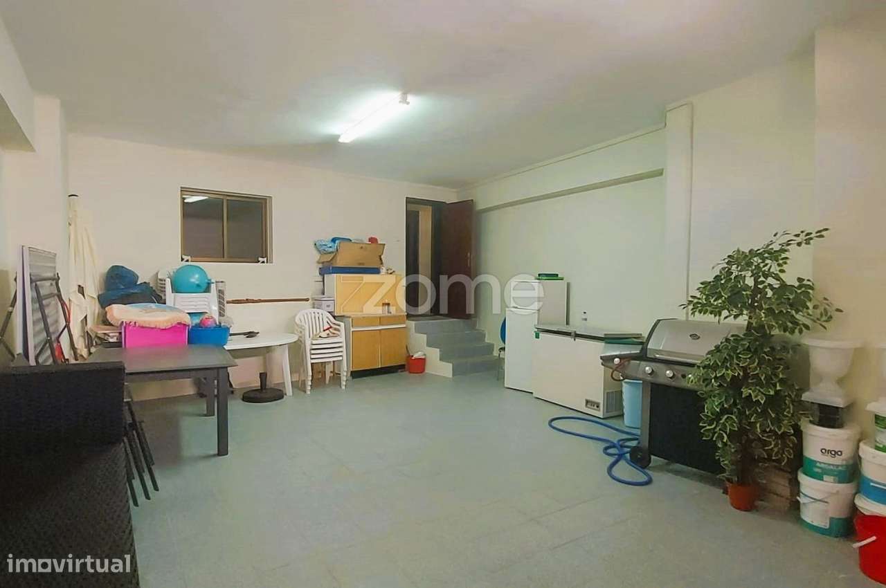 Moradia T3 em Cimo de Vila da Castanheira-14