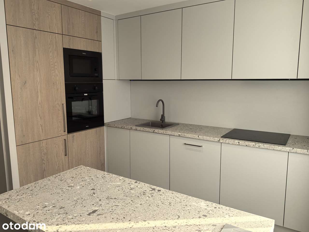 NOWA OFERTA! Nowoczesne mieszkanie na Parkitce po remoncie! I piętro-2