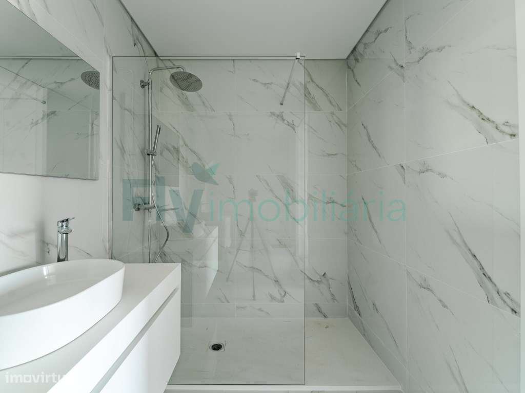 Apartamento T3 com Excelentes Áreas em Zona Central de Lousada-36