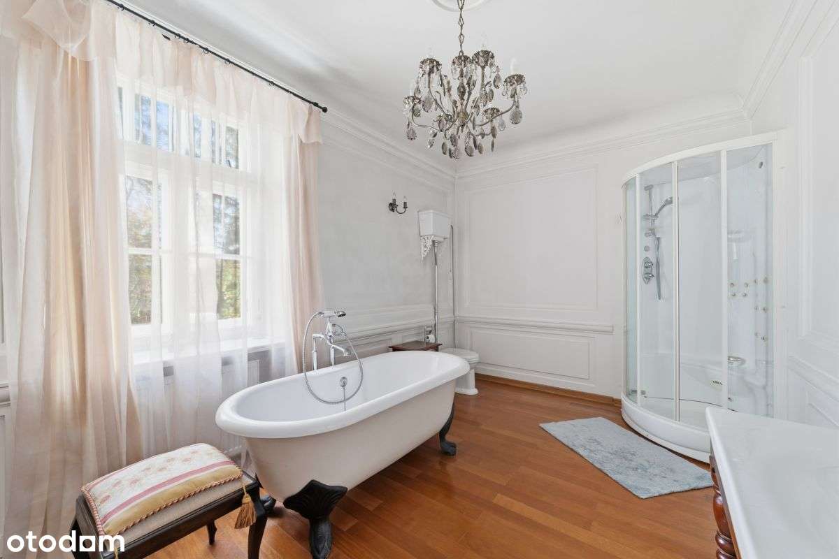 Zabytkowa willa w Komorowie +1000 m2 inwestycyjnie-7