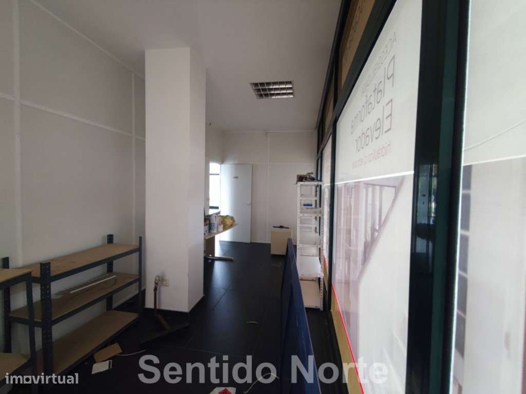 Loja junto ao Hospital de São João para restauração e outros - Grande imagem: 3/8