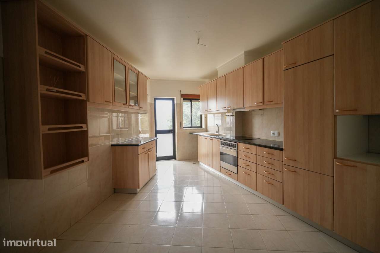 Apartamento T4 em excelente estado de conservação - Grande imagem: 2/19