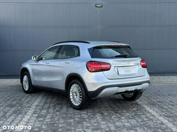 Mercedes-Benz GLA - 6