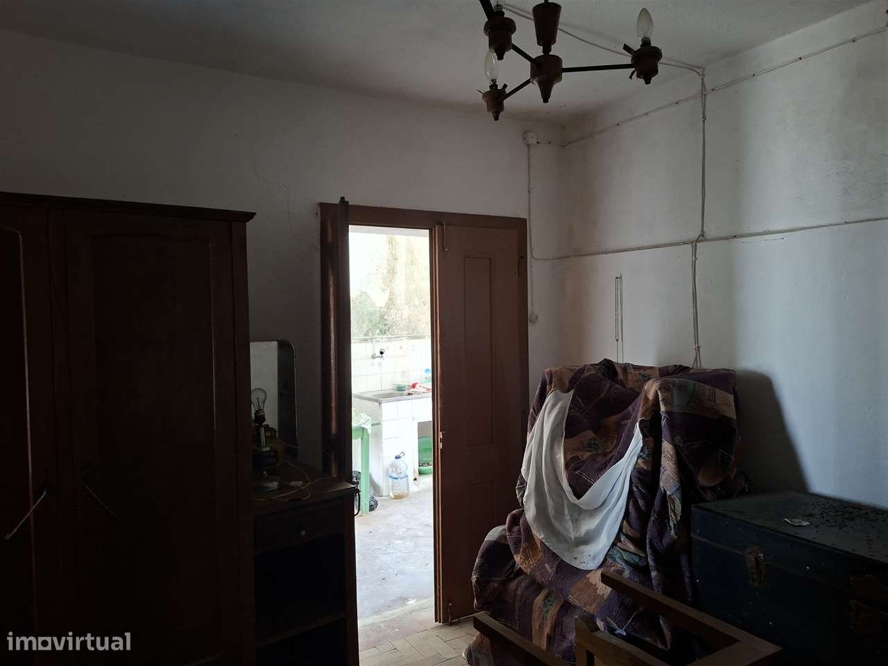 Propriedade Única com 2 Casas para Recuperação e Terreno de 2,6 Hectar-21