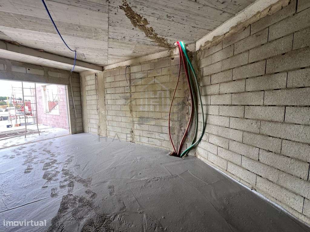 Moradia V4 com excelentes acabamentos-8