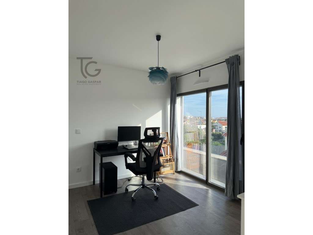 T2 com Terraço e Garagem em Ericeira-24