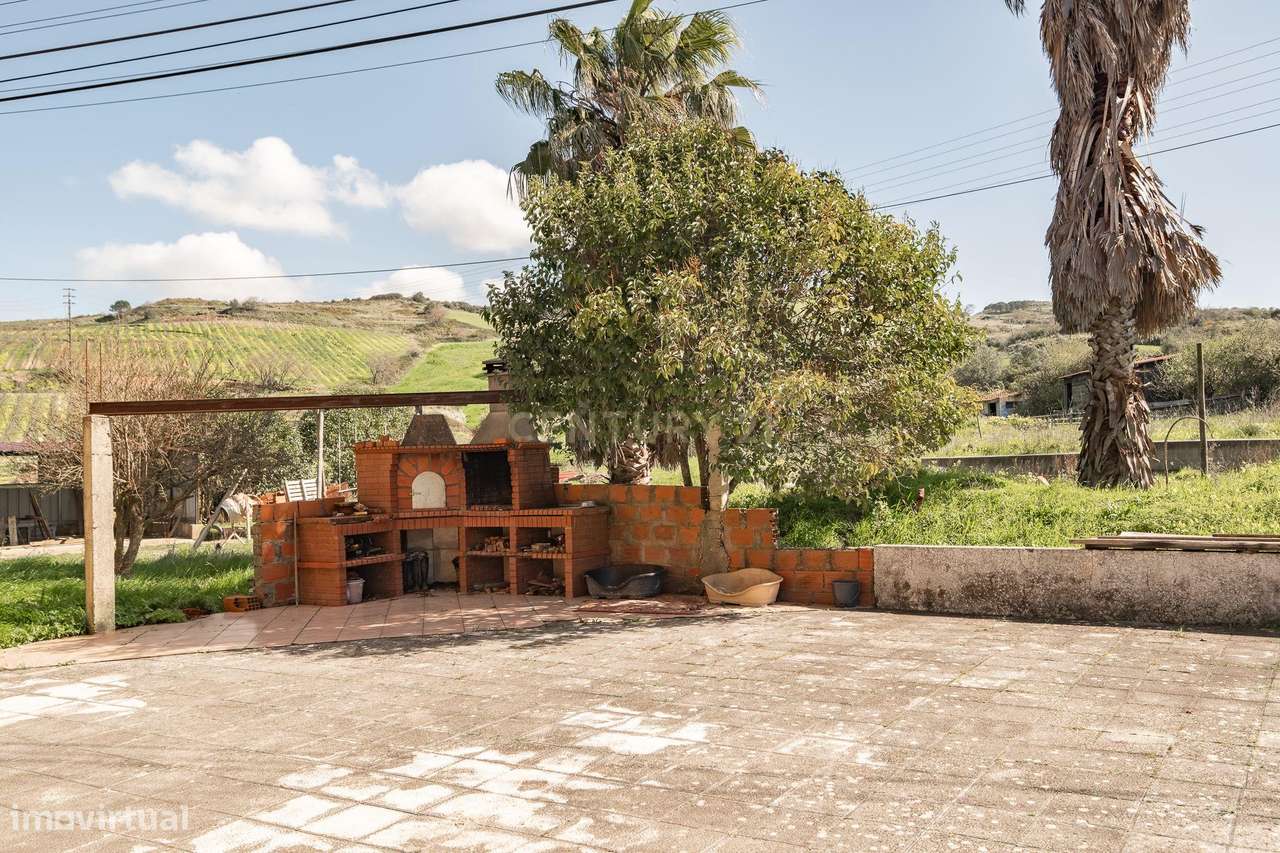 Moradia rodeada pelo campo-32