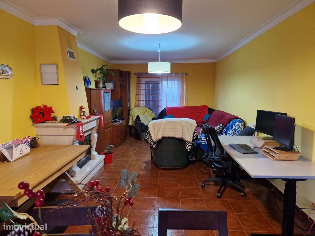 Moradia de 3 Pisos Com Garagem e Aproveitamento de Sótão-6