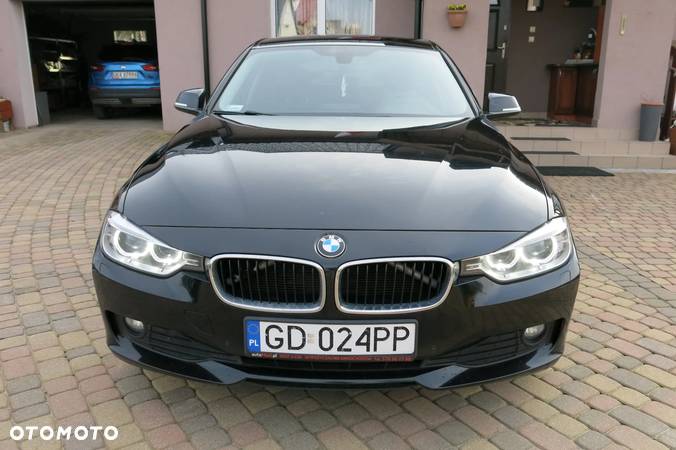 BMW Seria 3 318d Touring - 5