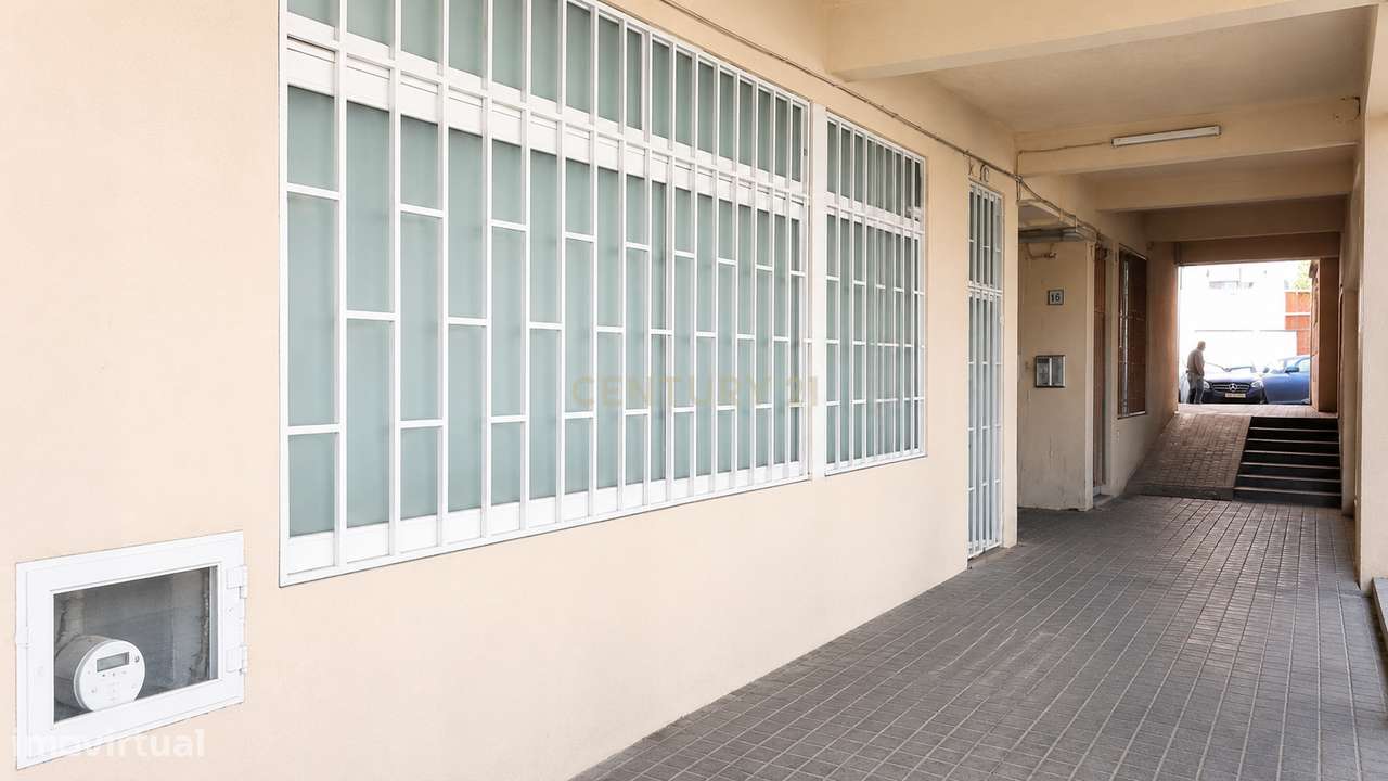 Nua-Propriedade de Loja no Barreiro, 78 m², extração de fumos, 2 porta-10