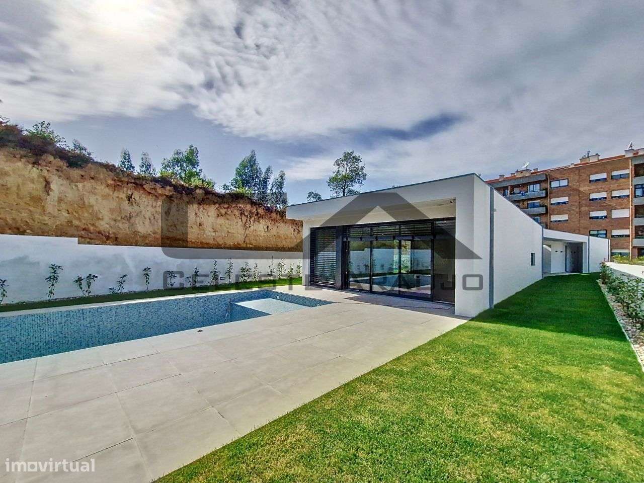 Moradia T4+1 Térrea, com piscina, Rio Meão-3