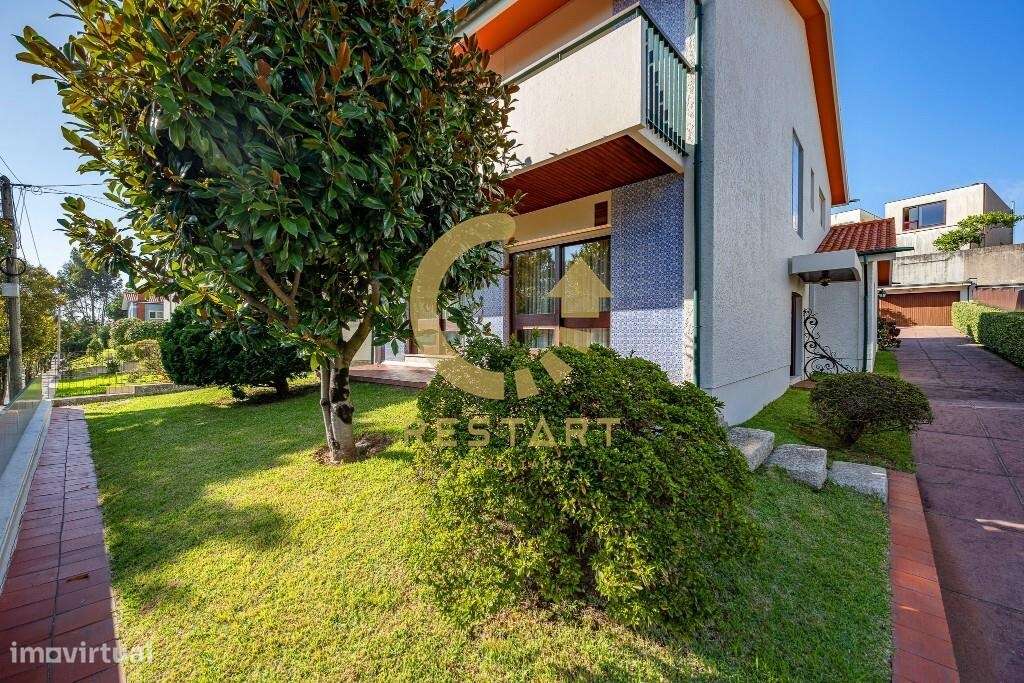Moradia T5 com piscina e amplo terreno na Avenida de Francelos | Vila-56
