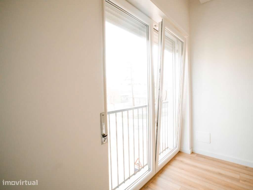 Apartamento T2 totalmente remodelado Baixa da Banheira-14