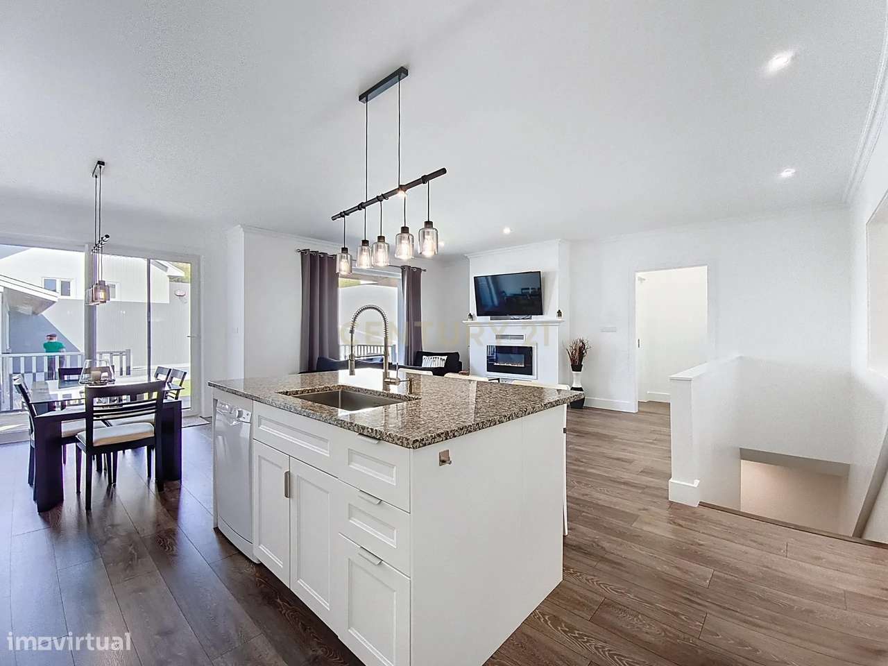 Moradia Moderna com Piscina + Apartamento Independente | Construção 20-12