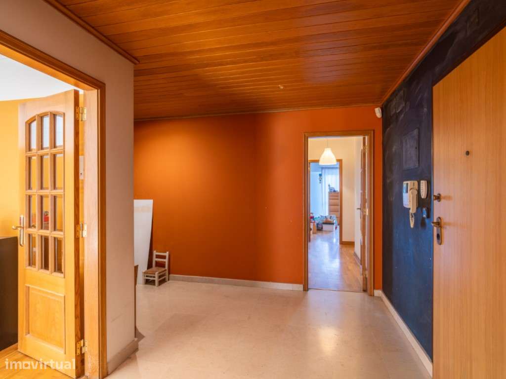 VENDE-SE T3 COM TERRAÇO E GARAGEM EM CARCAVELOS-8