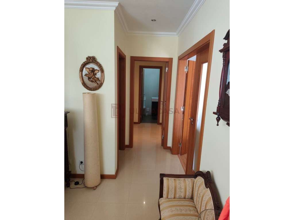 Vende-se Moradia V4 renovada com terraço, churrasqueira e horta a 5...-24