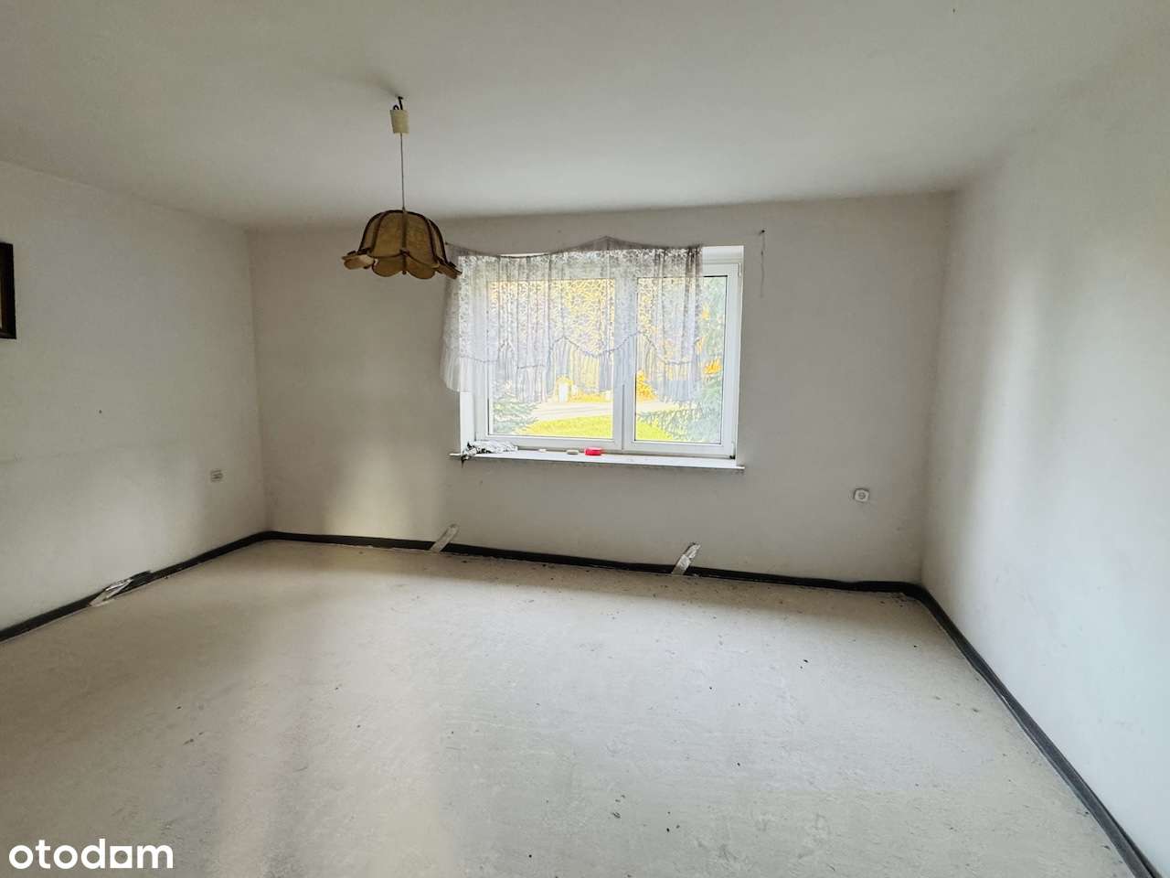 Duży dom z ładną działką ze stawem przy lesie-potencjał aranżacji-14