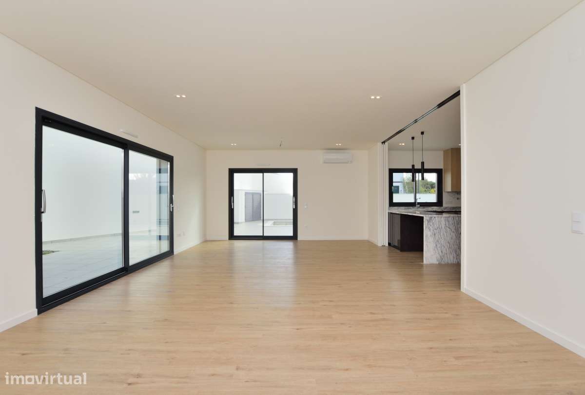 Moradia T4 c/ Certificação Energética A+ | Aveiras de Cima-12